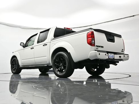 Used 2021 Nissan Frontier SV w/ Midnight Edition Floor Mats image 47