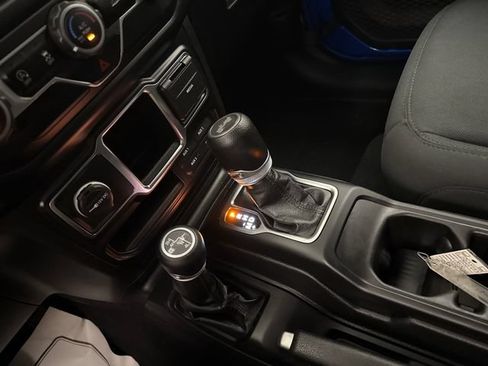 Used 2021 Jeep Wrangler Sport AWD/4WD image 17