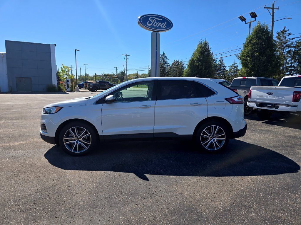 Used 2023 Ford Edge Titanium w/ Class II Trailer Tow Package AWD/4WD image 2
