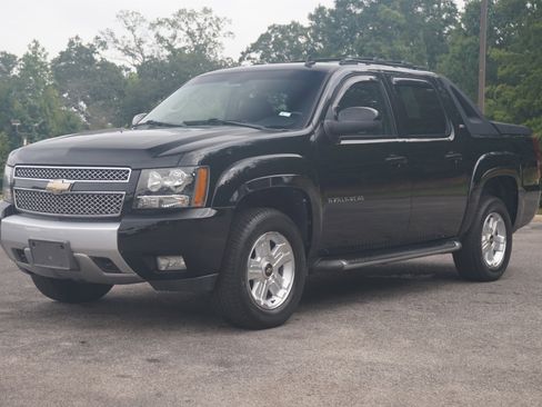 Used 2011 Chevrolet Avalanche LT w/ Luxury Package image 6