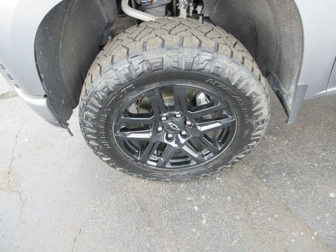 Used 2022 Chevrolet Silverado 1500 Custom w/ Safety Confidence Package AWD/4WD image 15