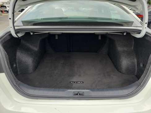 Used 2025 Nissan Altima 2.5 SV FWD image 10