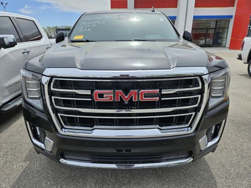 Used 2023 GMC Yukon SLT w/ SLT Luxury Package image 5