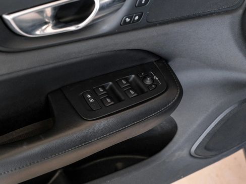 Used 2021 Volvo S60 T5 Momentum image 35