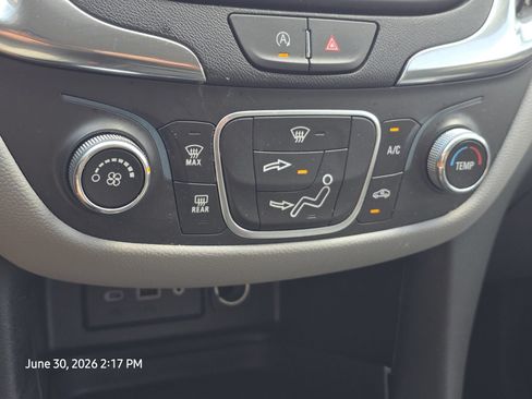 Used 2024 Chevrolet Equinox LS FWD image 23