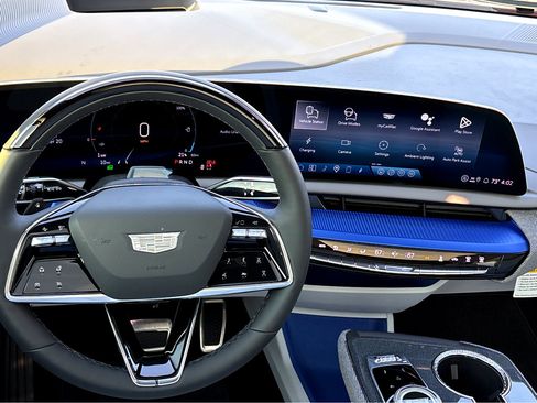 New 2026 Cadillac Optiq Luxury 2 image 4