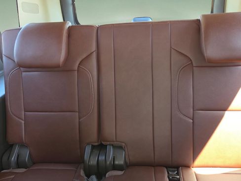 Used 2019 Chevrolet Suburban Premier image 13