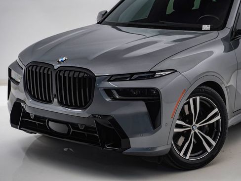 Used 2023 BMW X7 xDrive40i w/ Executive Package AWD/4WD image 4