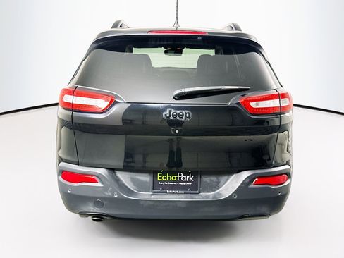 Used 2017 Jeep Cherokee Limited w/ Luxury Group FWD image 7