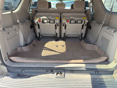 Used 2005 Toyota Sequoia SR5 AWD/4WD image 11