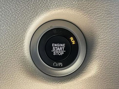 Certified 2023 Chrysler Pacifica Touring-L FWD image 24