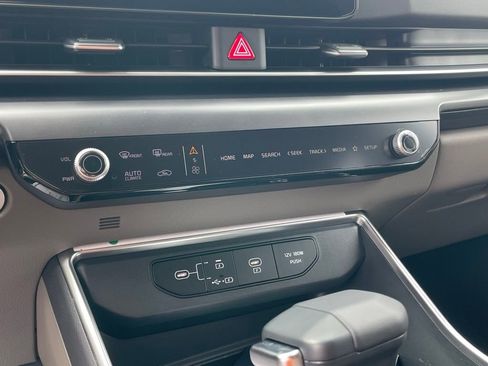 New 2026 Kia Carnival FWD image 17