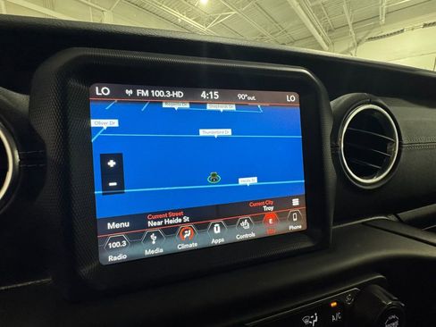 Used 2018 Jeep Wrangler Unlimited Sahara image 20