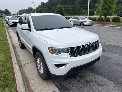 Used 2020 Jeep Grand Cherokee Laredo RWD image 5