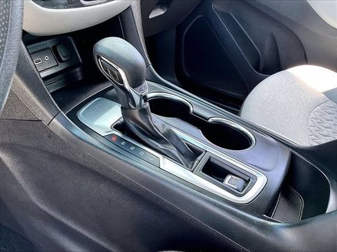 Used 2024 Chevrolet Equinox LS FWD image 20