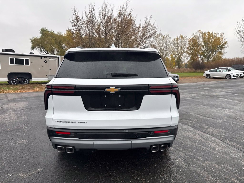 Used 2026 Chevrolet Traverse LT w/ Driver Confidence Package AWD/4WD image 4