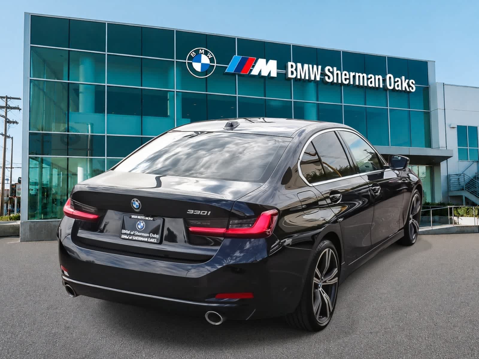 Used 2024 BMW 330i Sedan w/ Convenience Package RWD image 4