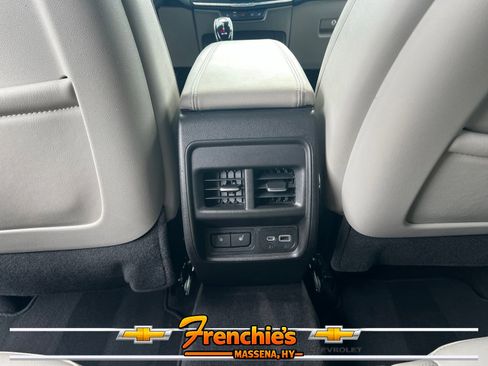 Used 2023 Cadillac XT4 Luxury w/ Driver Awareness Package AWD/4WD image 9