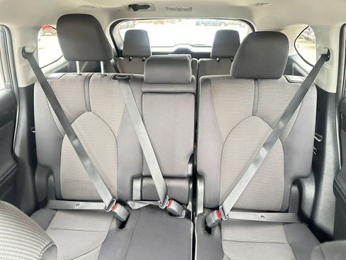 Used 2025 Toyota Highlander LE image 39