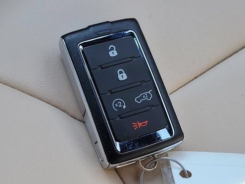 Used 2023 Jeep Grand Cherokee L Limited w/ Trailer Tow Group (B) AWD/4WD image 9