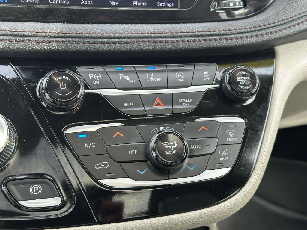 Used 2020 Chrysler Pacifica Limited w/ Advanced Safetytec Group FWD image 28