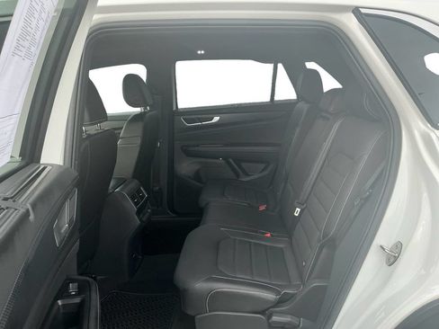 Used 2024 Volkswagen Atlas Cross Sport SEL R-Line AWD/4WD image 21