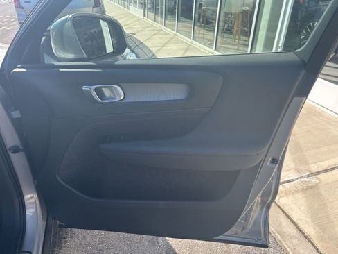 Certified 2025 Volvo XC40 B5 Plus AWD/4WD image 14