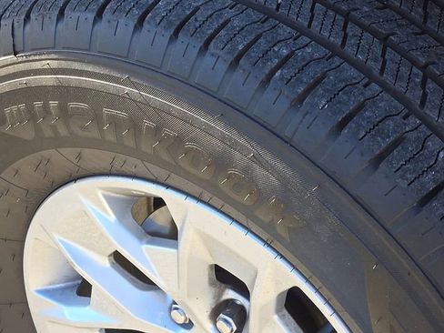 Used 2025 Nissan Frontier S image 9