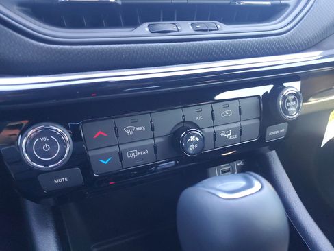 New 2026 Jeep Compass Latitude image 17