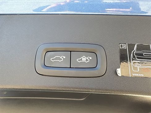 Used 2021 Volvo XC40 T5 R-Design w/ Advanced Package image 29