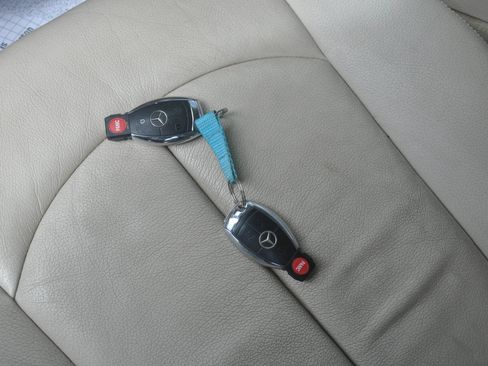 Used 2006 Mercedes-Benz CLK 350 Coupe image 32