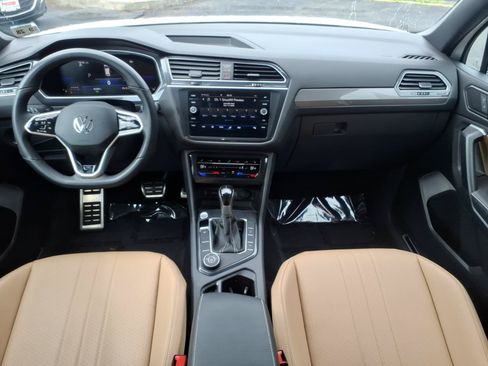 Certified 2023 Volkswagen Tiguan SE R-Line AWD/4WD image 12