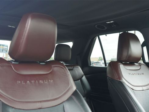 Certified 2022 Ford Explorer Platinum w/ Premium Technology Package AWD/4WD image 29