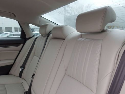 Used 2020 Honda Accord Touring image 12