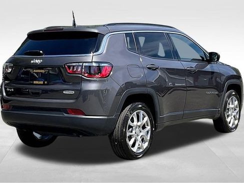 New 2024 Jeep Compass Latitude image 15