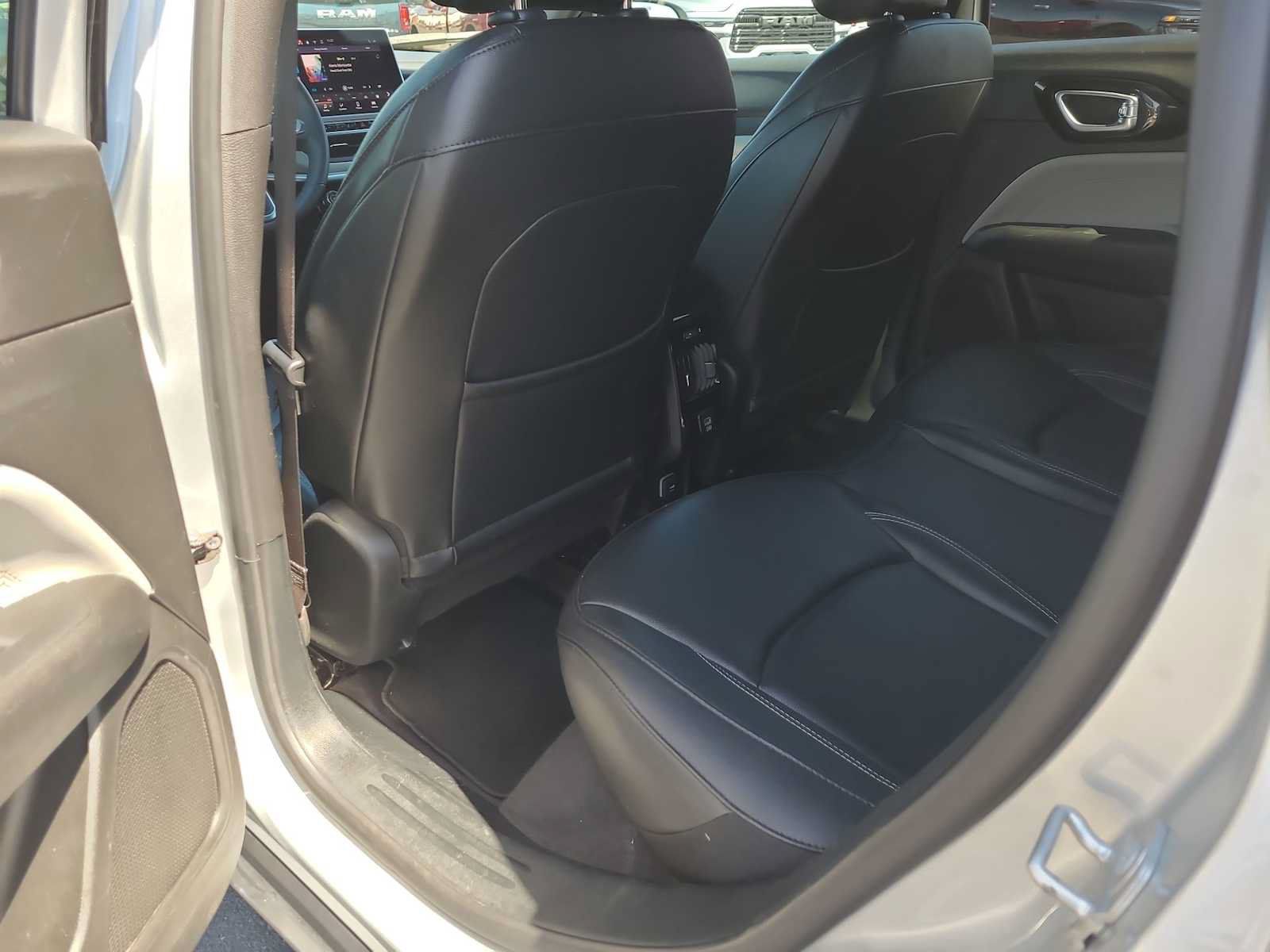 Used 2025 Jeep Compass Limited AWD/4WD image 20