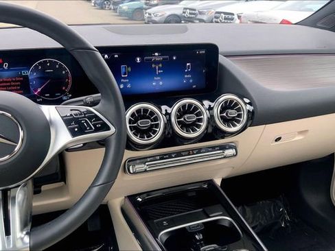 Used 2026 Mercedes-Benz GLA 250 4MATIC image 5