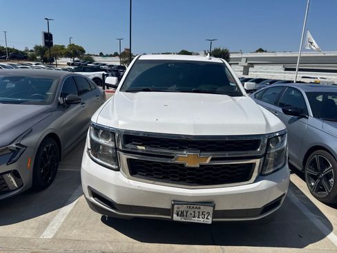 Used 2020 Chevrolet Suburban LT RWD image 2