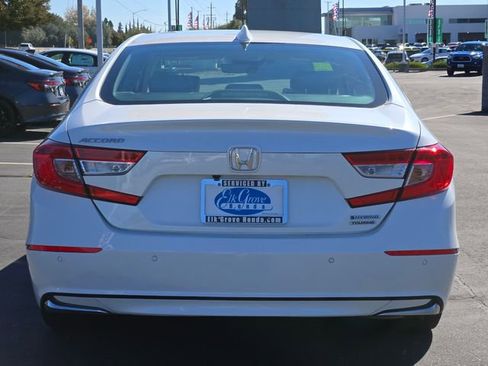 Used 2018 Honda Accord Touring image 5