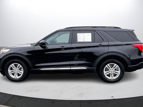 Used 2023 Ford Explorer XLT w/ Equipment Group 202A image 5