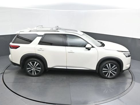 Used 2023 Nissan Pathfinder Platinum w/ Black Appearance Package AWD/4WD image 31