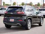 Used 2017 Jeep Cherokee Limited image 3