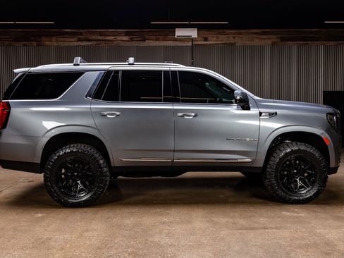 Used 2022 GMC Yukon SLT w/ SLT Premium Package image 11