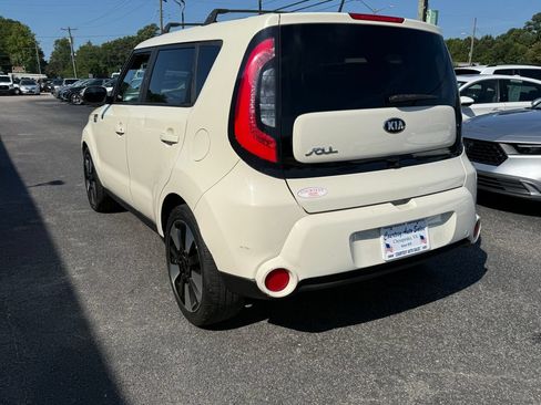 Used 2015 Kia Soul ! w/ Umber Package 1 FWD image 5