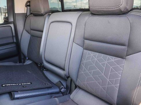 Used 2025 Nissan Frontier SV w/ SV Convenience Package RWD image 19
