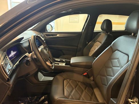 Used 2025 Volkswagen Atlas Cross Sport SE image 28