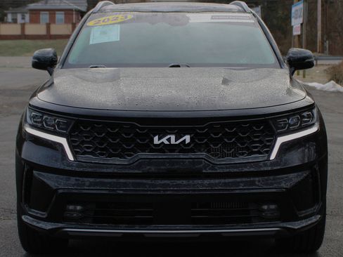 Used 2023 Kia Sorento SX image 2