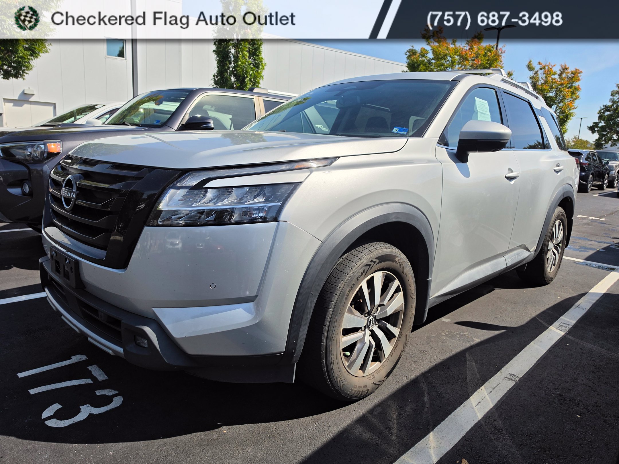 Used 2022 Nissan Pathfinder SL w/ SL Black Package FWD image 1