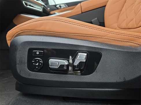 Used 2025 BMW X5 M60i w/ Climate Comfort Package image 33