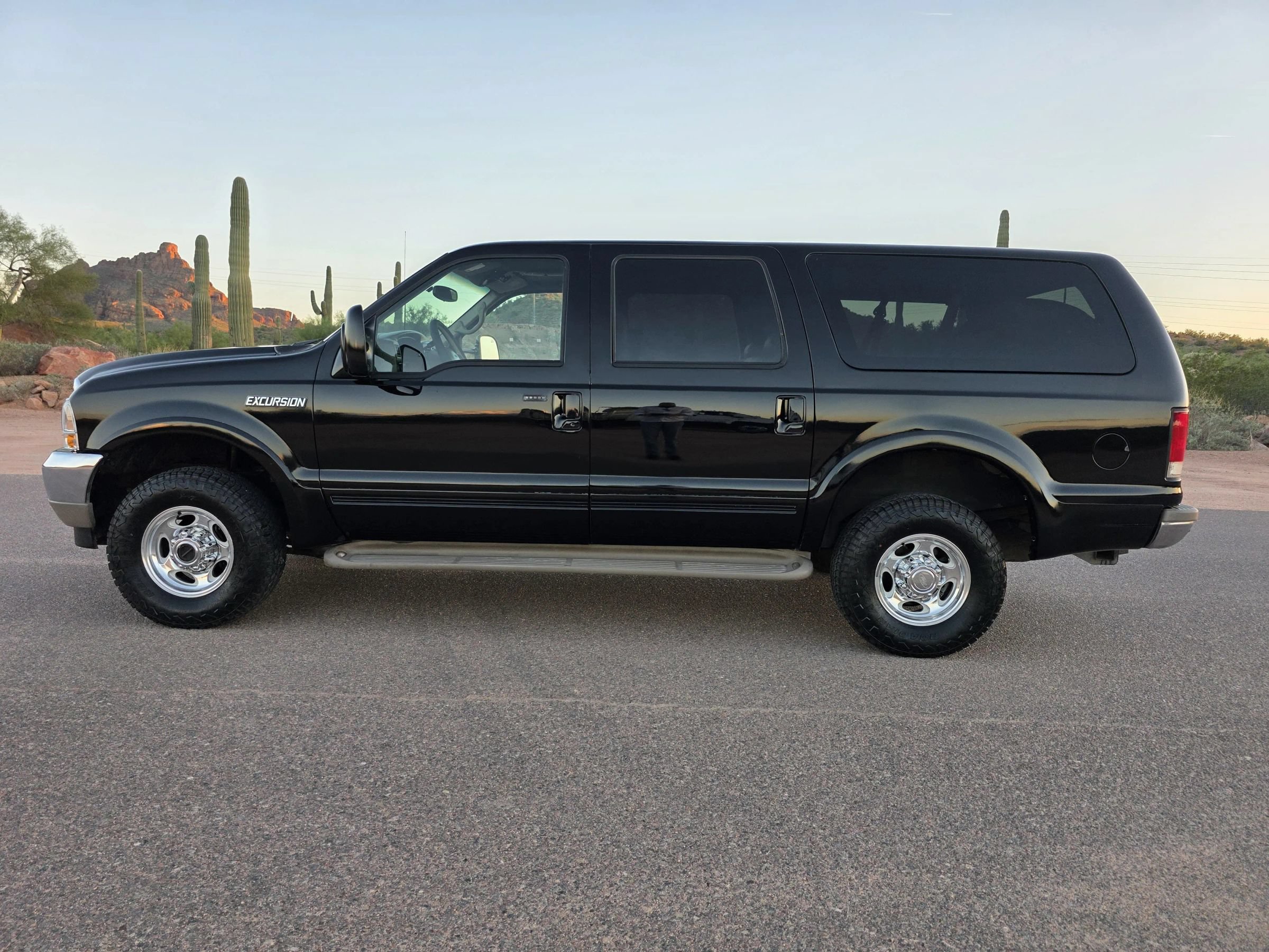 Used 2000 Ford Excursion Limited AWD/4WD image 2
